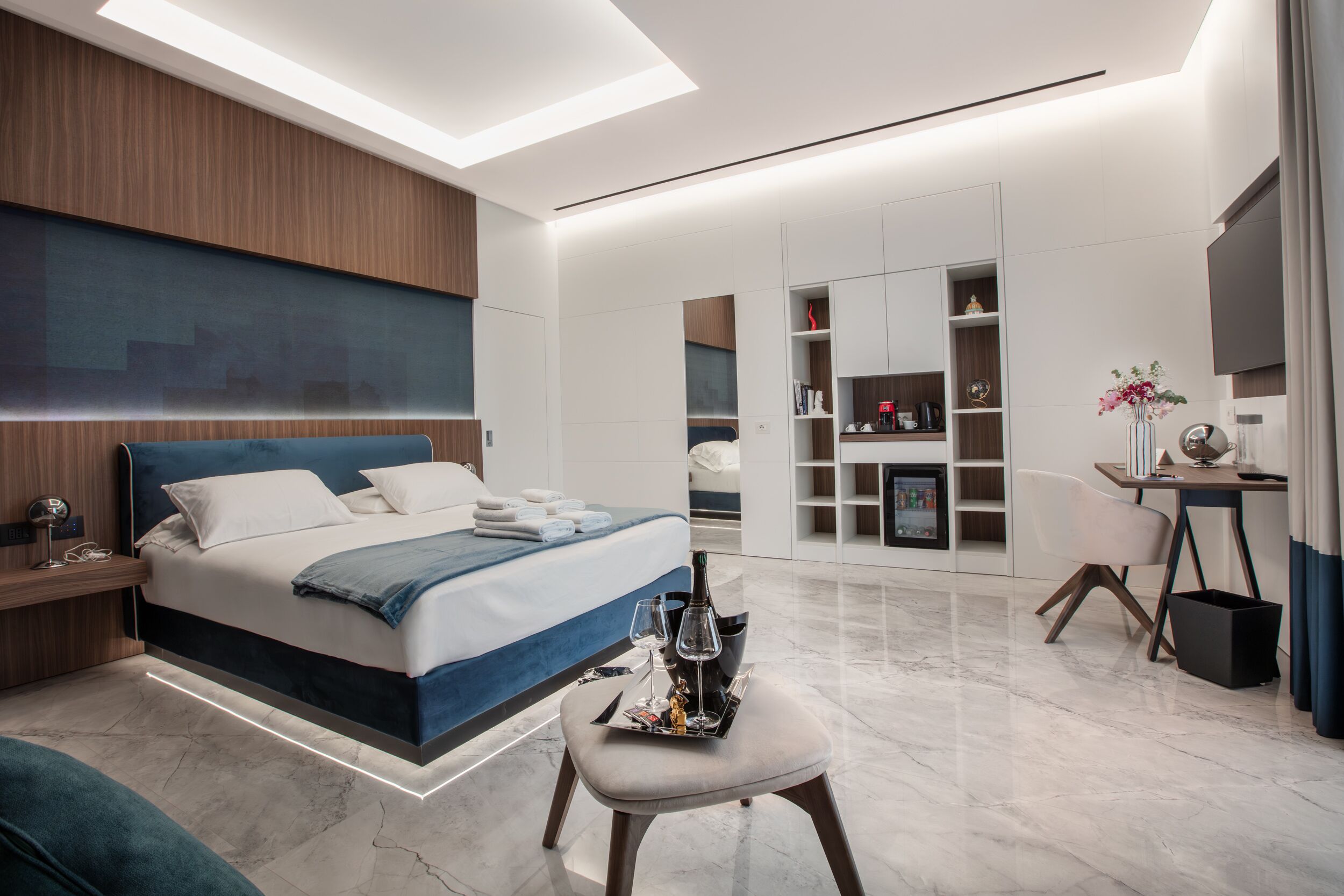 Doppia Superior, balcone, vista città | Una cassaforte in camera, una scrivania, postazione laptop