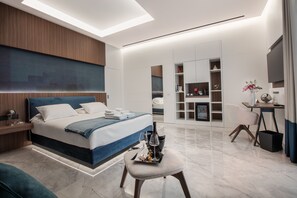 Caja de seguridad en la habitación y escritorio