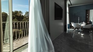 Luxury Double Room, Balcony, City View | Egyptian cotton sheets, premium bedding, minibar, in-room safe - ViaRomaHome (Salerno)