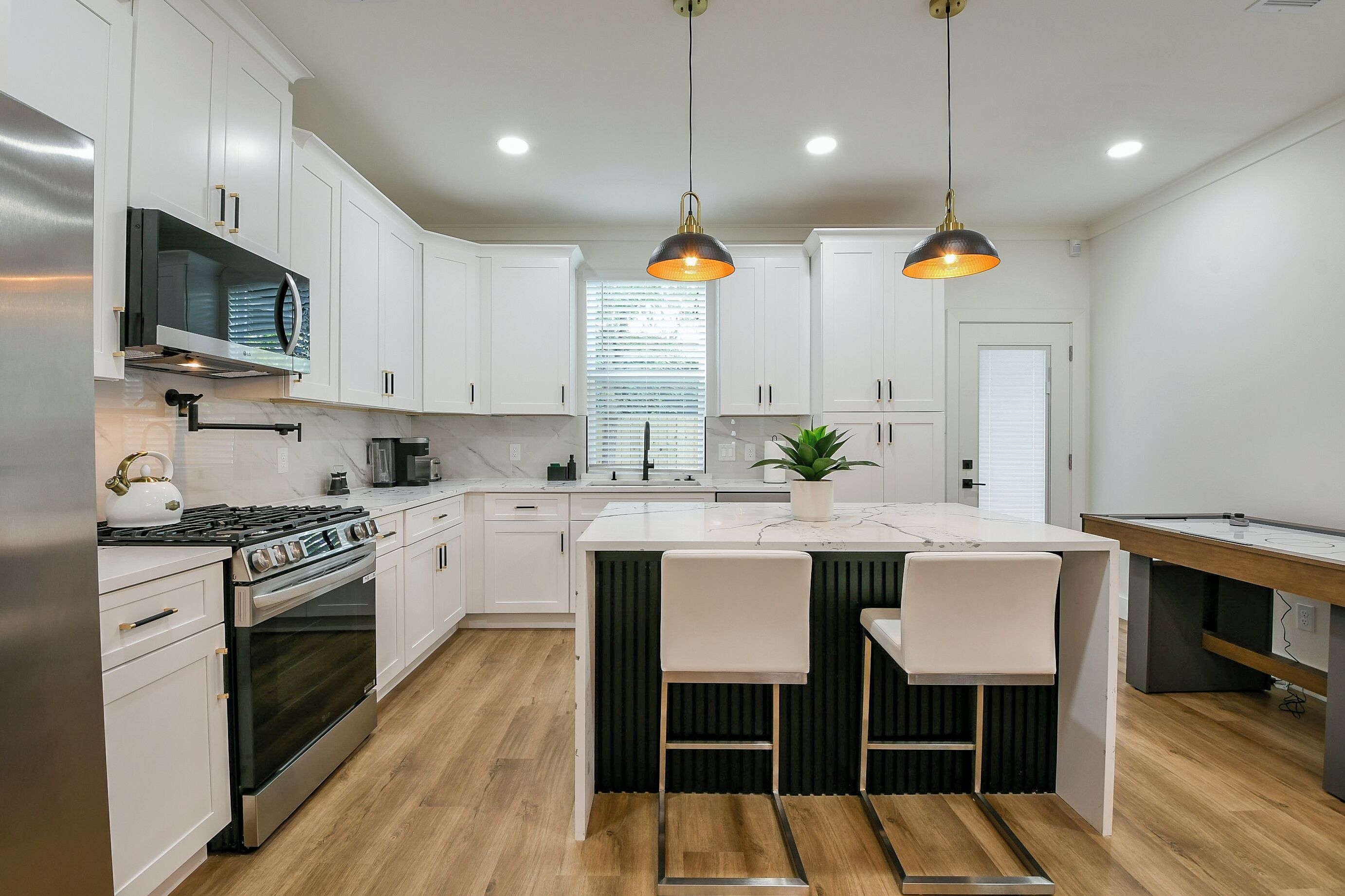 ثلاجة، ميكروويف، فرن، موقد طهي مسطح