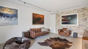 Smart TV, fireplace, books - The Beech House in Leura (Leura)