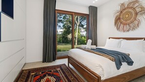 5 bedrooms, iron/ironing board, free WiFi, bed sheets - The Beech House in Leura (Leura)
