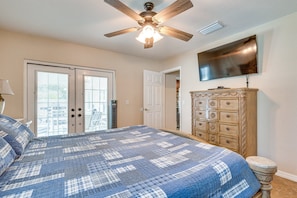 3 bedrooms, iron/ironing board, WiFi, bed sheets