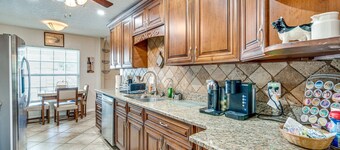 3-bedroom - 5 Beds- 2 Bathroom  w/ Heated Pool in Beautiful Tampa, Florida