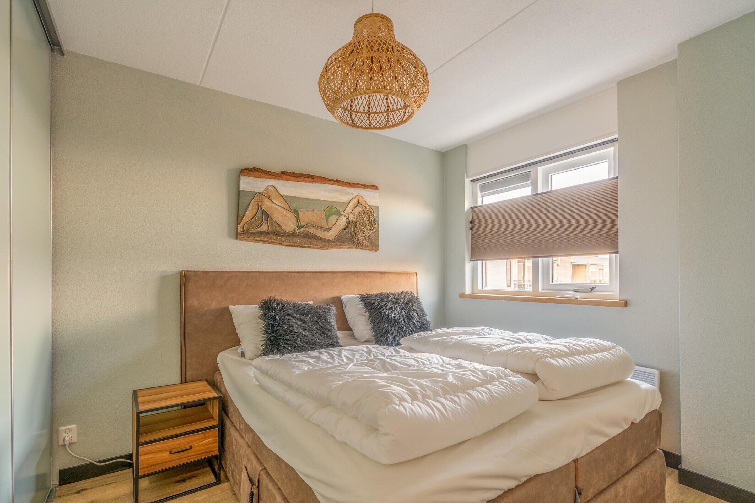 1 bedroom, bed sheets
