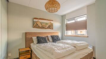 1 bedroom, bed sheets
