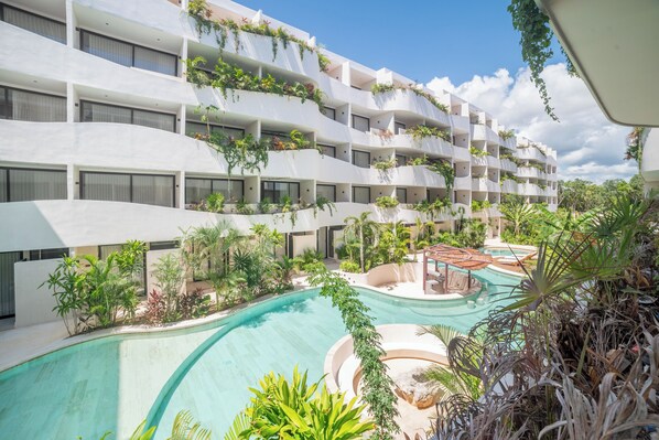 4 piscines extérieures