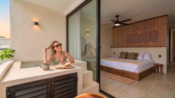 Loft with Coworking space 5 minutes from the beach | Free WiFi, bed sheets