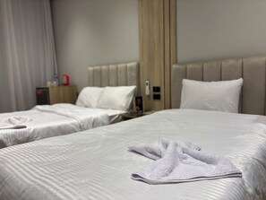 Habitación Deluxe con 1 cama matrimonial o 2 individuales, lanai, vista al desierto | Wifi gratis 