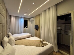 Deluxe Triple Room, Lanai, Desert view | Free WiFi - Princess Pyramids View INN (Giza)