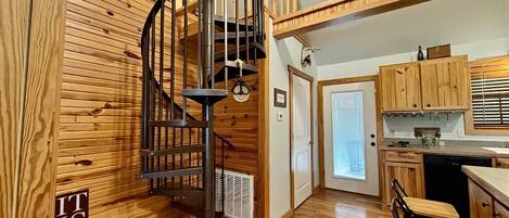 المنشأة من الداخل