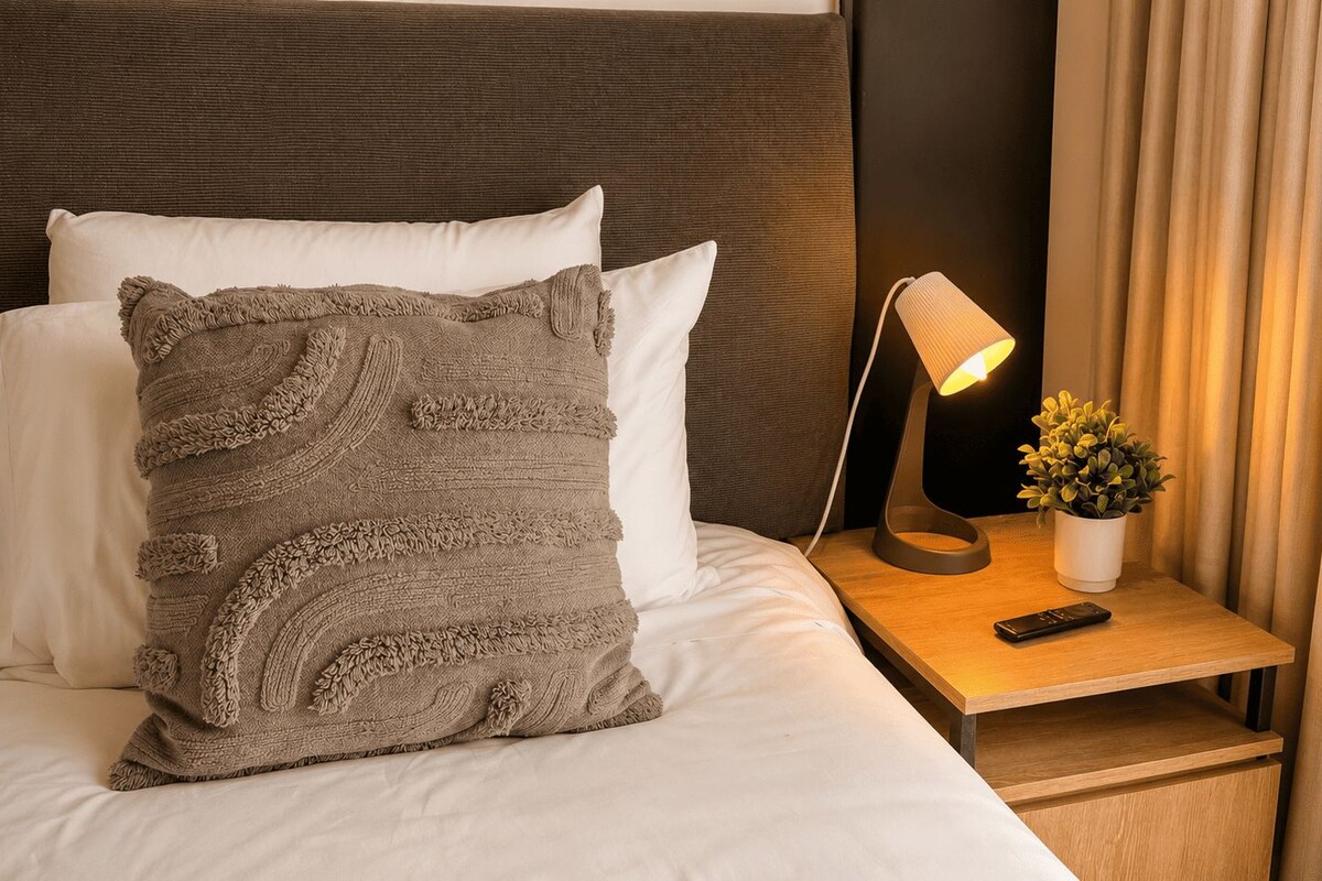 Standard-Suite, 1 Queen-Bett, Stadtblick | Zimmersafe, Bügeleisen/Bügelbrett, kostenloses WLAN