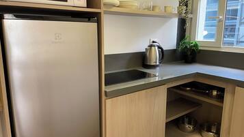 Suite Supérieure | Cuisine privée | Micro-ondes, plaque de cuisson, lave-vaisselle