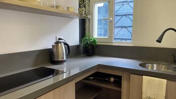 Microwave, kompor, dan mesin pencuci piring