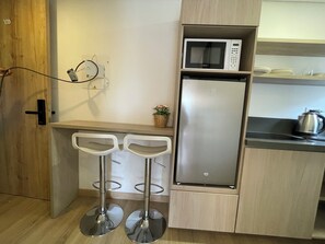 Luxury Apartment | Private kitchen | Microwave, stovetop, dishwasher, cookware/dishes/utensils - Nova Iorque Suites by Avia Suites (Bogotá)