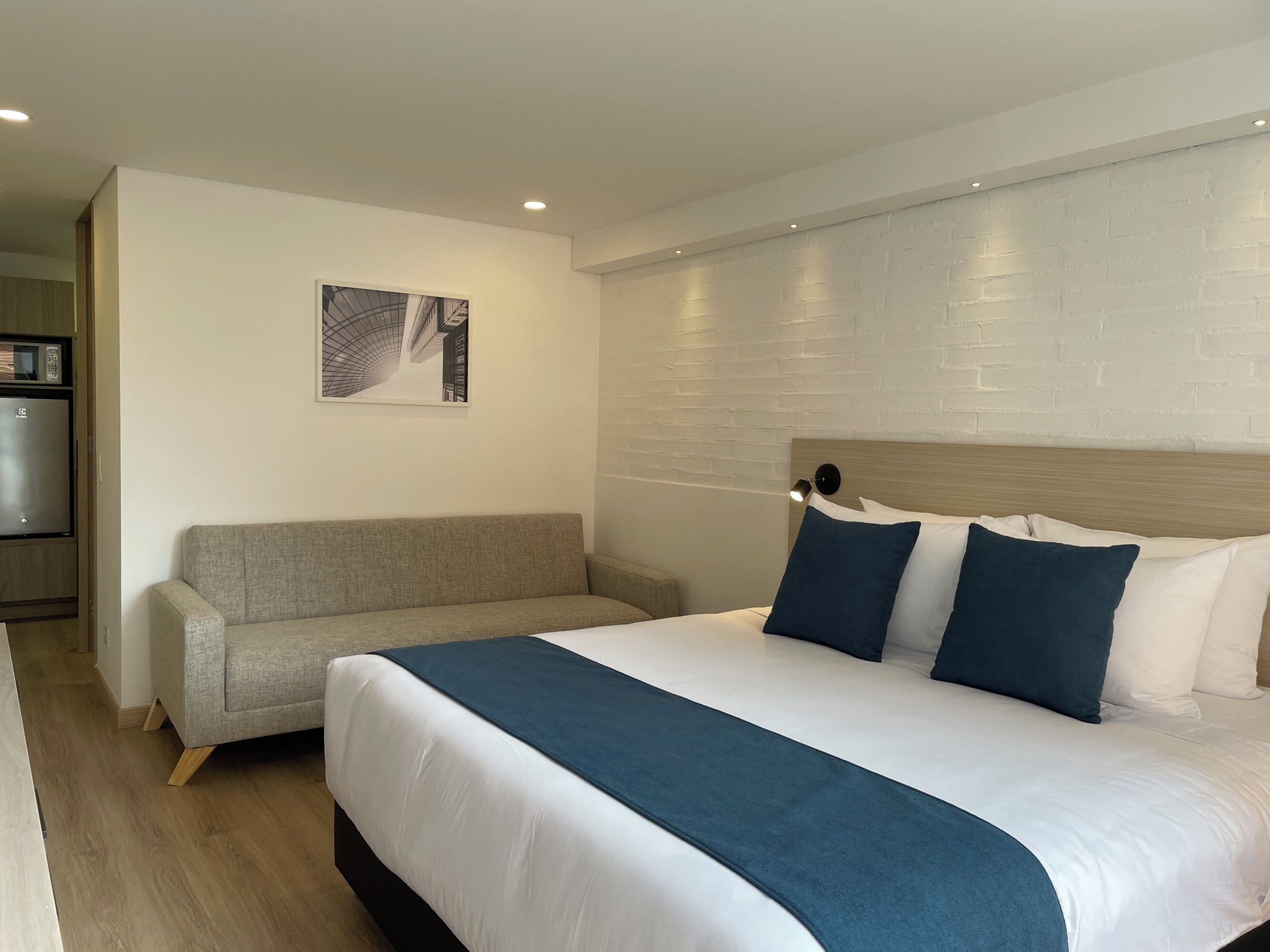 客房内保险箱、熨斗/熨衣板、免费 WiFi