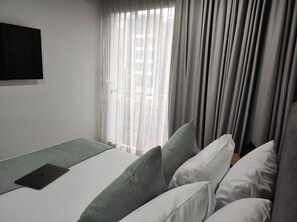 Suite estándar | Caja de seguridad en la habitación y tabla de planchar con plancha 