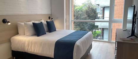 Luxury Apartment | In-room safe, iron/ironing board, free WiFi