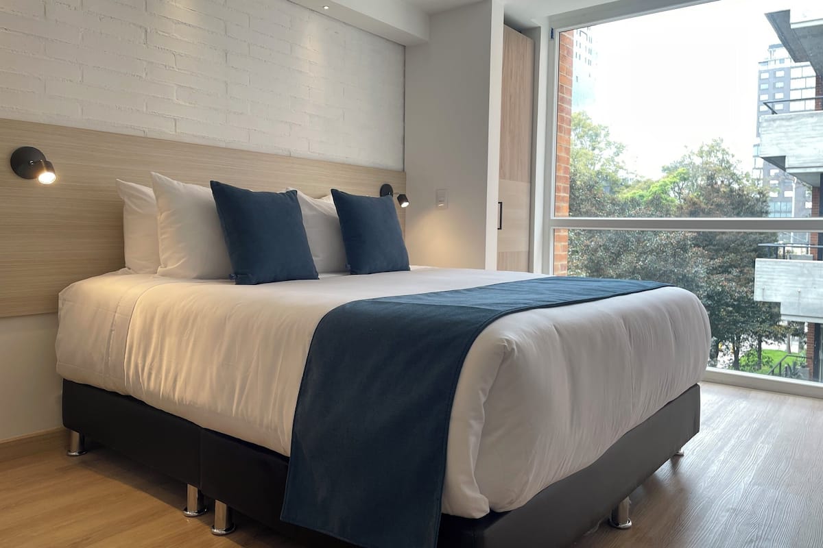 Suite superior | Caja de seguridad en la habitación y tabla de planchar con plancha