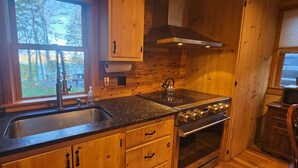Kaffetrakter/tekoker, kjøleskap, mikrobølgeovn og ovn