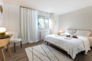 5 habitaciones, tabla de planchar con plancha, wifi y ropa de cama 