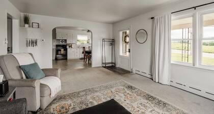 Cottage On Main | Playground + Fire Pit!