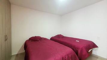 Deluxe-Stadtwohnung, Balkon, Stadtblick | Schreibtisch, kostenloses WLAN