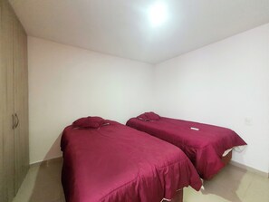 Deluxe-Stadtwohnung, Balkon, Stadtblick | Schreibtisch, kostenloses WLAN