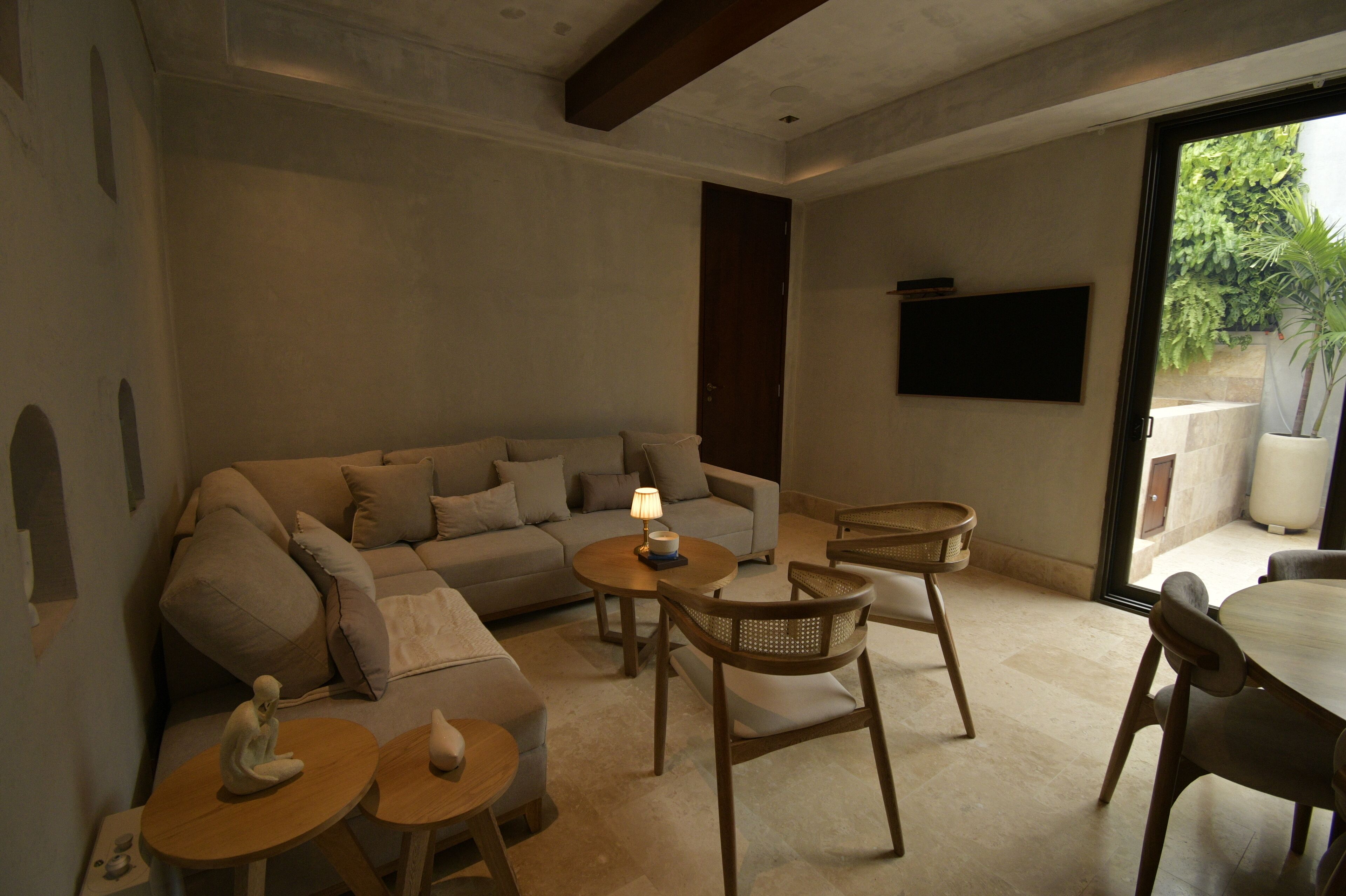 Deluxe-Stadtwohnung, Balkon, Stadtblick | Wohnbereich