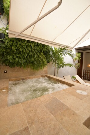 Kolam renang indoor/outdoor
