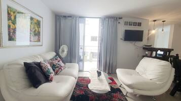 Deluxe-Stadtwohnung, Balkon, Stadtblick | Wohnbereich