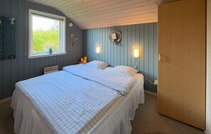 2 bedrooms, iron/ironing board, travel cot, free WiFi