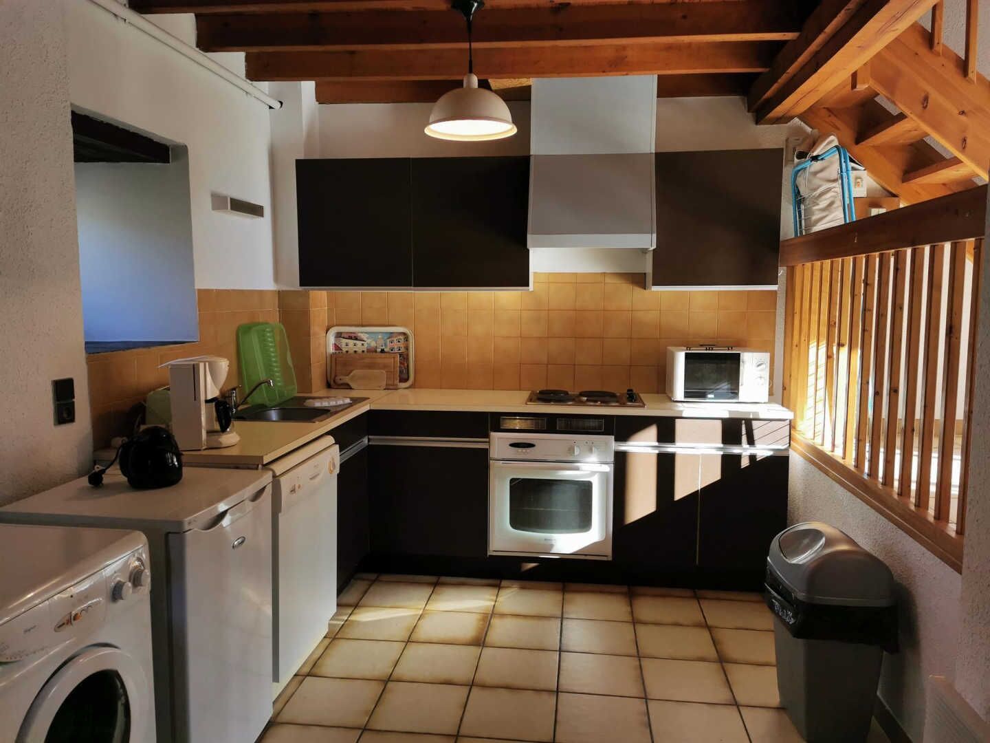 Microwave, dishwasher