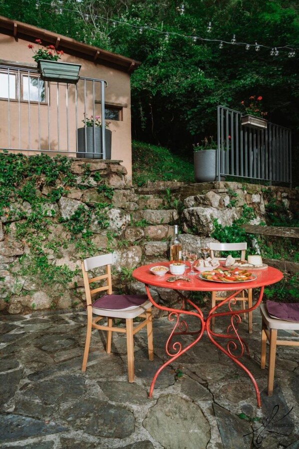 تناول الطعام بالخارج