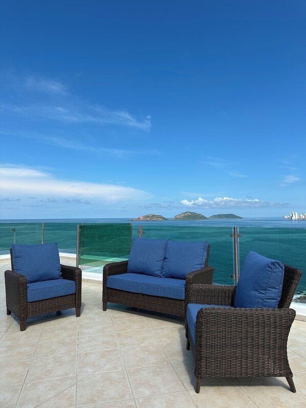 المنطقة المحيطة بالمنشأة