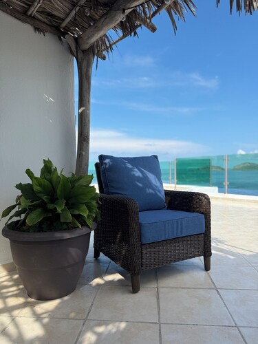 The Coastal Tub Escape By GEstores