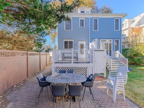 تناول الطعام بالخارج