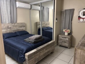 3 bedrooms, desk, iron/ironing board, free WiFi
