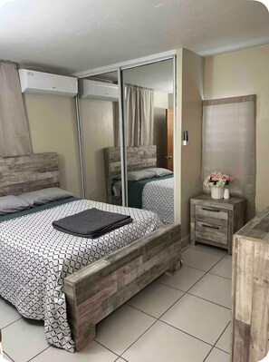 Bügeleisen/Bügelbrett, WLAN, Bettwäsche