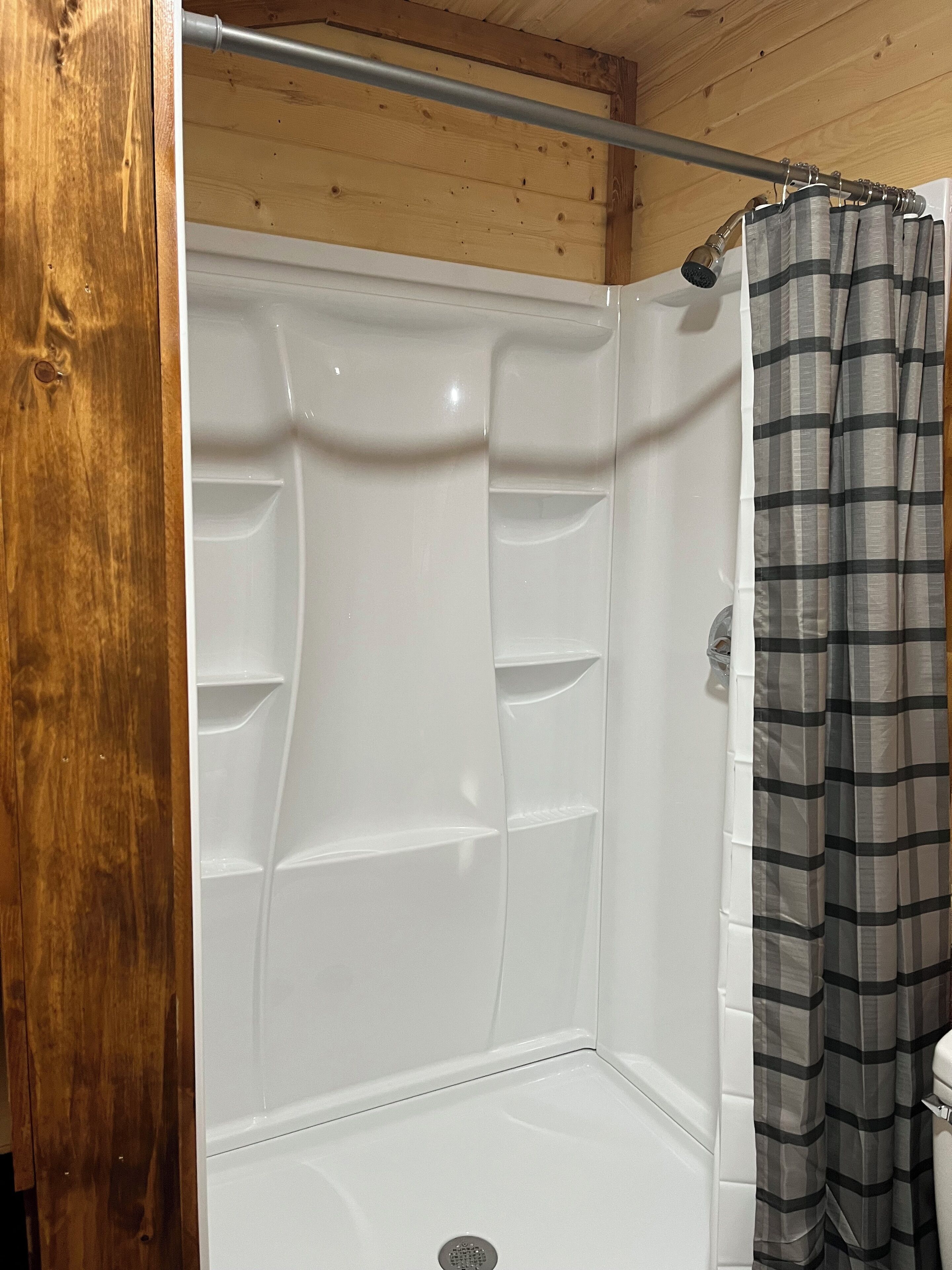 Dusche, Handtücher, Seife, Toilettenpapier