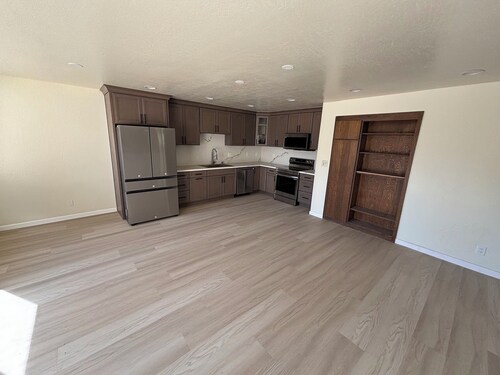 Fantastic 5-bedroom house near Apple and McLellan Ranch!