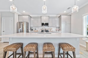 Geladeira, micro-ondas, fogão, cooktop