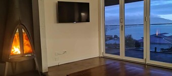 A Charming 3-bedroom house in enchanting Mount Martha with AC pool and bay views