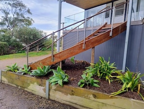 المنطقة المحيطة بالمنشأة