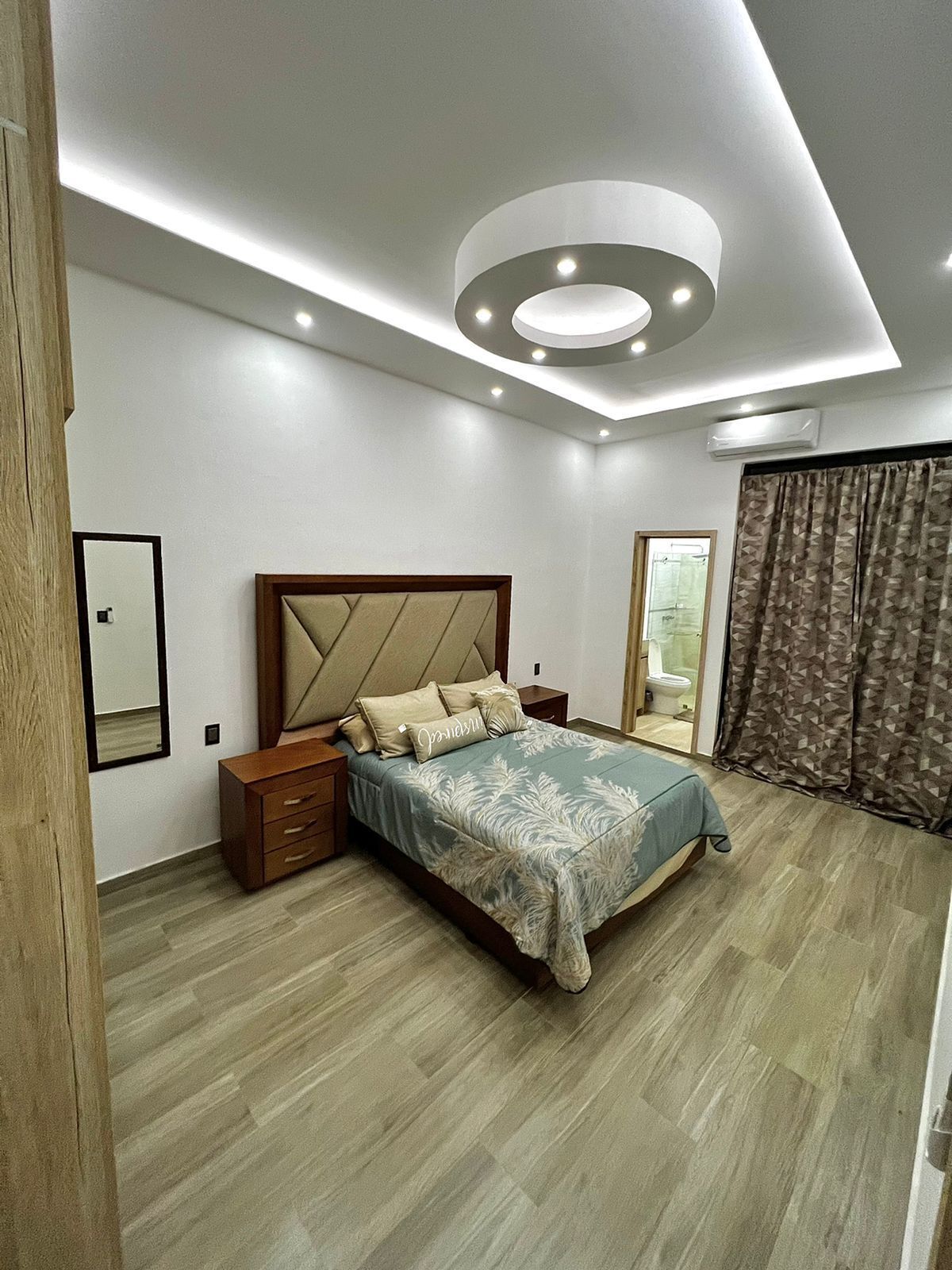 3 bedrooms, iron/ironing board, internet, bed sheets