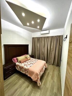 3 dormitorios, tabla de planchar con plancha, Internet y ropa de cama