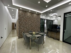 تناول الطعام