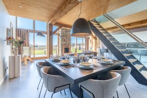 Villa | Dining
