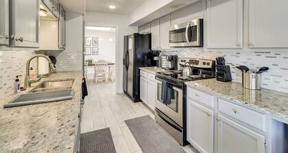 Family Retreat 1/2 Mi to Lake Travis: Pets Welcome