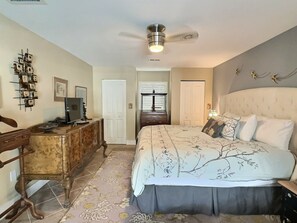 4 bedrooms, iron/ironing board, WiFi, bed sheets - Beautiful Four Bedroom, Three Bathroom Home in Siesta Key (Siesta Key)